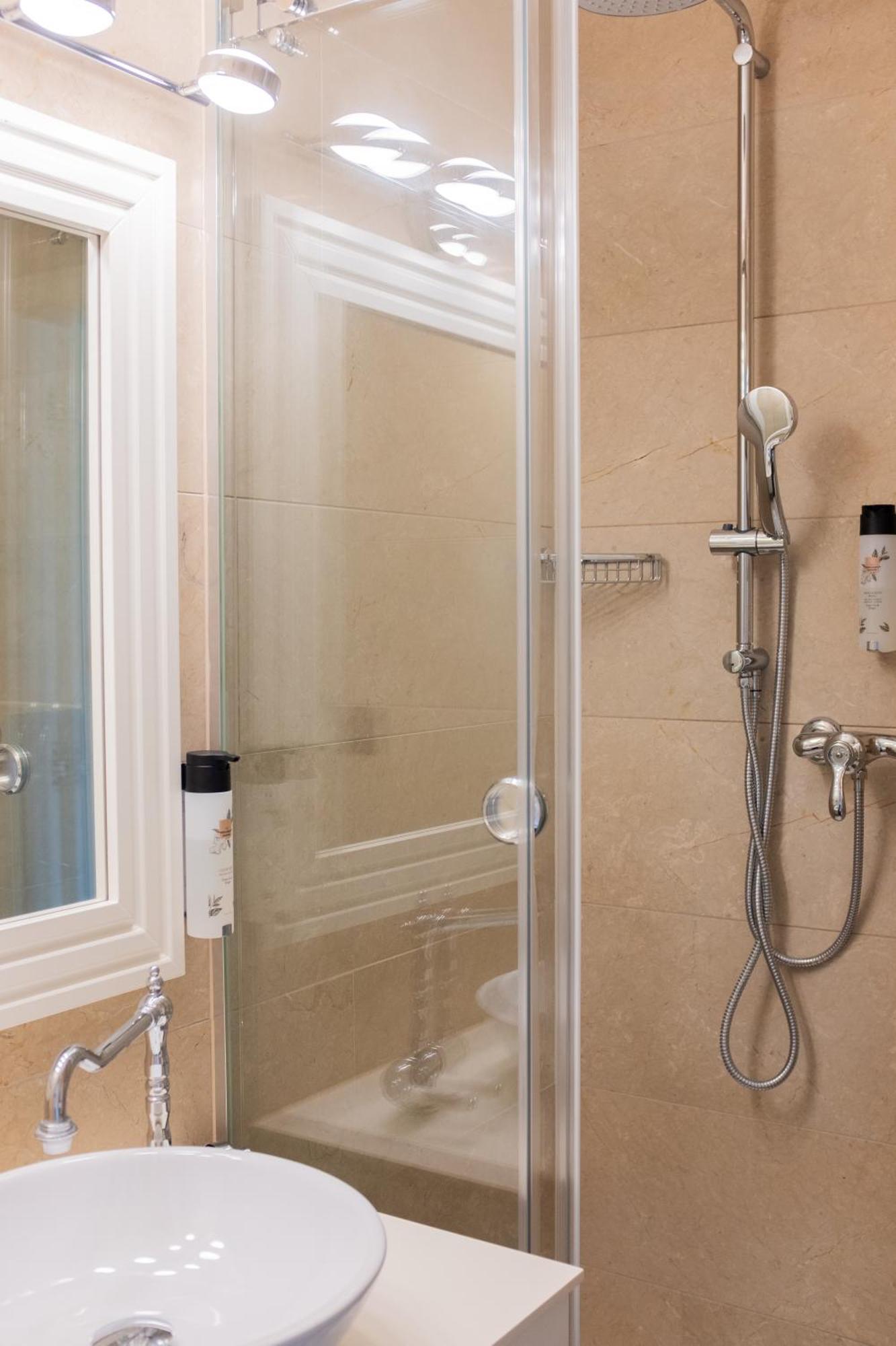 Single Room Shower